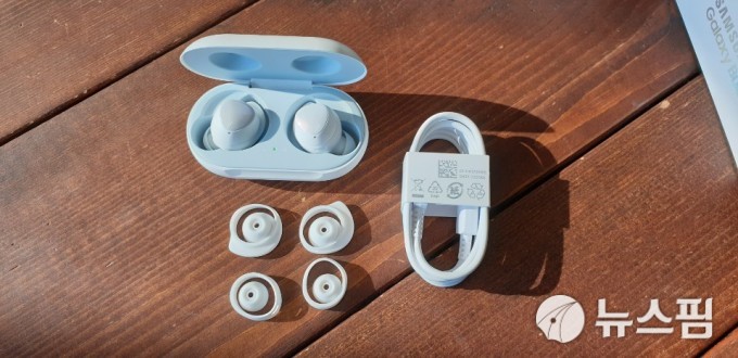 갤럭시버즈 구성품. [사진=심지혜 기자]
