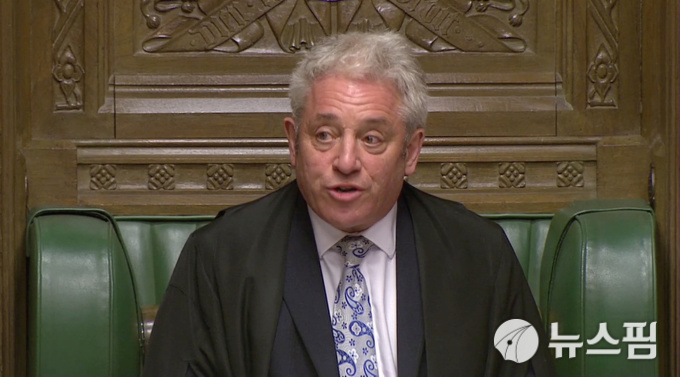 존 버커우 영국 하원의장이 브렉시트(영국의 유럽연합(EU) 탈퇴) '의향투표'(indicative vote) 결과를 발표하고 있다. 이 사진은 영상 캡처본이다. 2019.04.01. [사진= 로이터 뉴스핌]