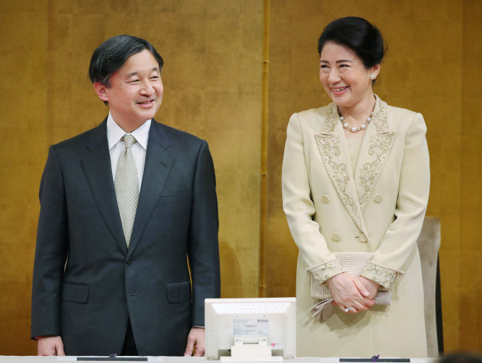 나루히토(德仁) 일본 왕세자 부부가 13일 도쿄에서 열린 '헬시 소사이어티상' 시상식에 참석했다. 나루히토 왕세자는 오는 5월 1일 일왕에 즉위한다.[사진=지지통신 뉴스핌]