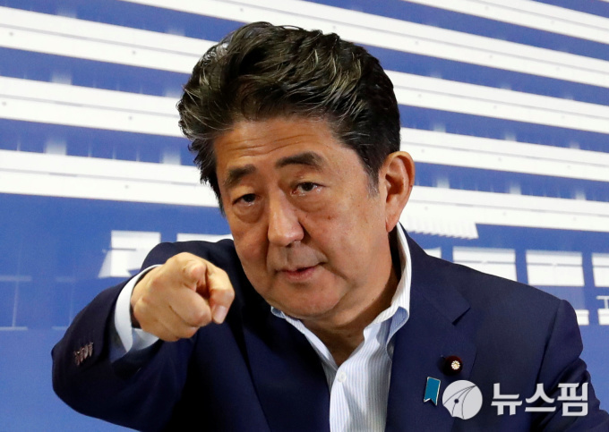 22일 일본의 참의원 선거가 끝난 후 자민당 본사에서 기자회견을 하고 있는 아베 신조(安倍信三) 일본 총리 [사진=로이터]