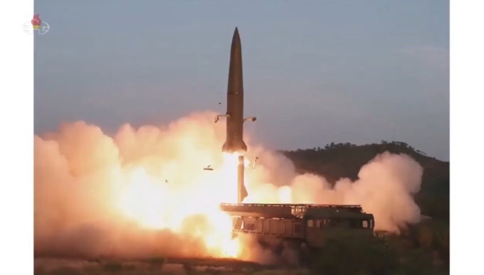 조선중앙TV가 지난 7월 26일 공개한 신형전술유도무기(단거리 탄도미사일) 발사 장면. 북한은 지난 7월 25일에 이어 7월 31일에도 단거리 탄도미사일 2발을 발사했다. [사진=조선중앙TV]