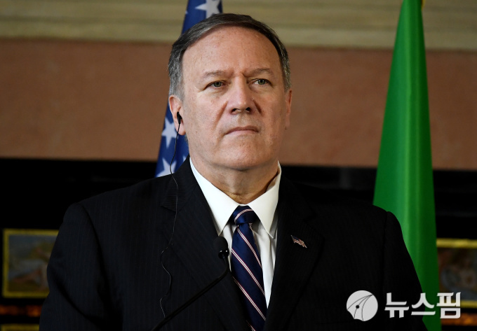 기자 회견하고 있는 마이크 폼페이오 미 국무장관 [사진=로이터 뉴스핌]