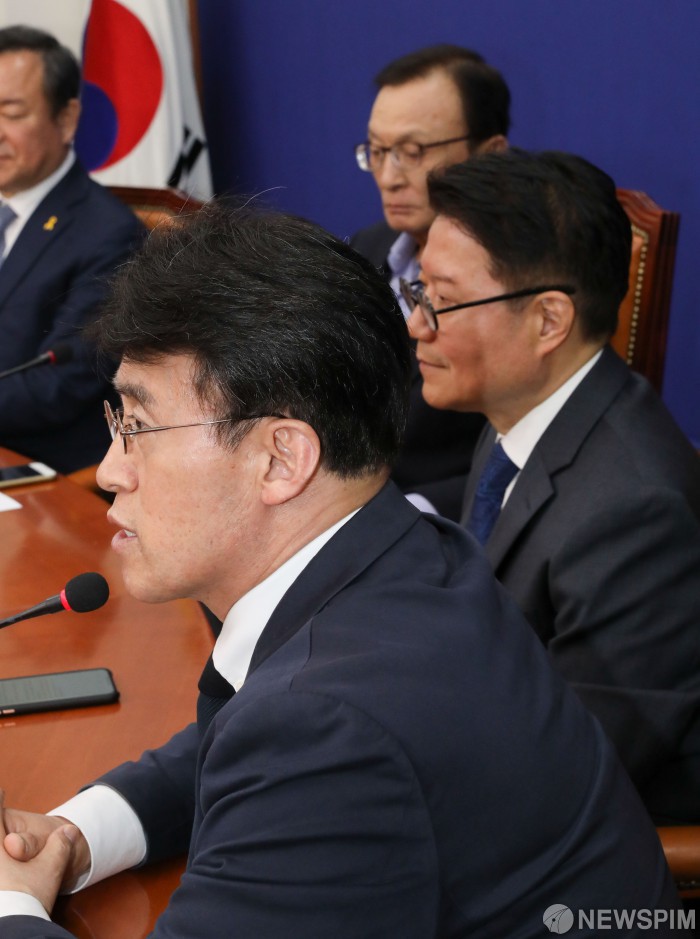 [서울=뉴스핌] 최상수 기자 = 우희종, 최배근 더불어시민당 공동대표가 25일 오전 서울 여의도 국회에서 이해찬 더불어민주당 대표를 예방하여 대화를 나누고 있다. 2020.03.25 kilroy023@newspim.com