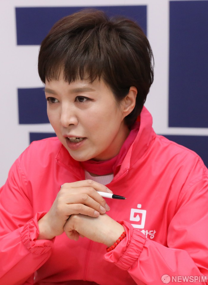 [성남=뉴스핌] 최상수 기자 = 김은혜 성남 분당갑 미래통합당 후보가 25일 경기도 성남시 분당구에 위치한 선거사무소에서 뉴스핌과 인터뷰를 하고 있다. 2020.03.25 kilroy023@newspim.com
