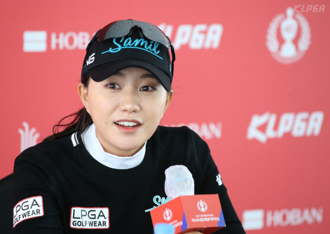 밝은 모습으로 인터뷰하는 허다빈. [사진= KLPGA]
