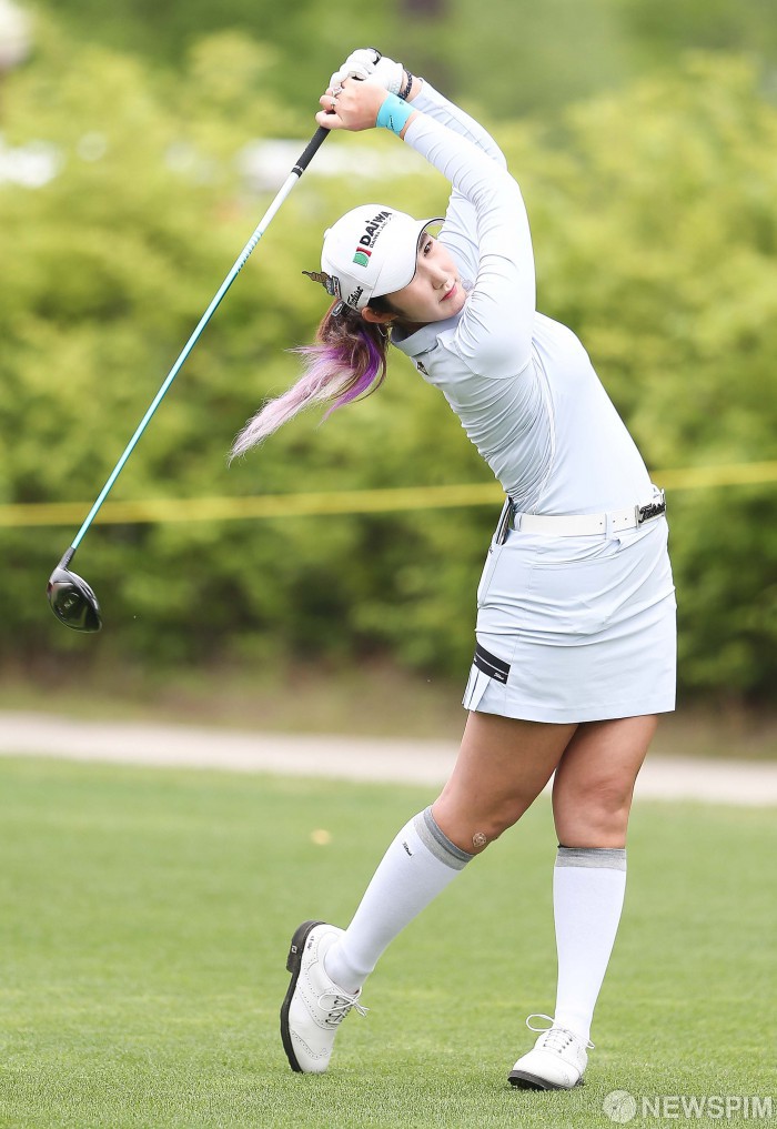 [양주=뉴스핌] 윤창빈 기자 = 배선우가 지난 대회에서 티샷을 하고 있다. 2020.05.17 pangbin@newspim.com