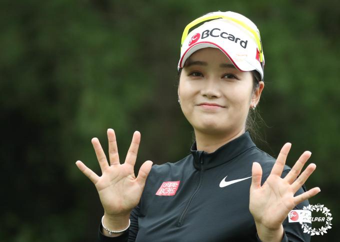 한진선은 이틀연속 선두를 내달렸다. [사진= KLPGA]