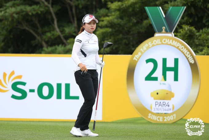 1타차 공동2위로 2라운드를 다 마치지 못한 최혜진. [사진= KLPGA]