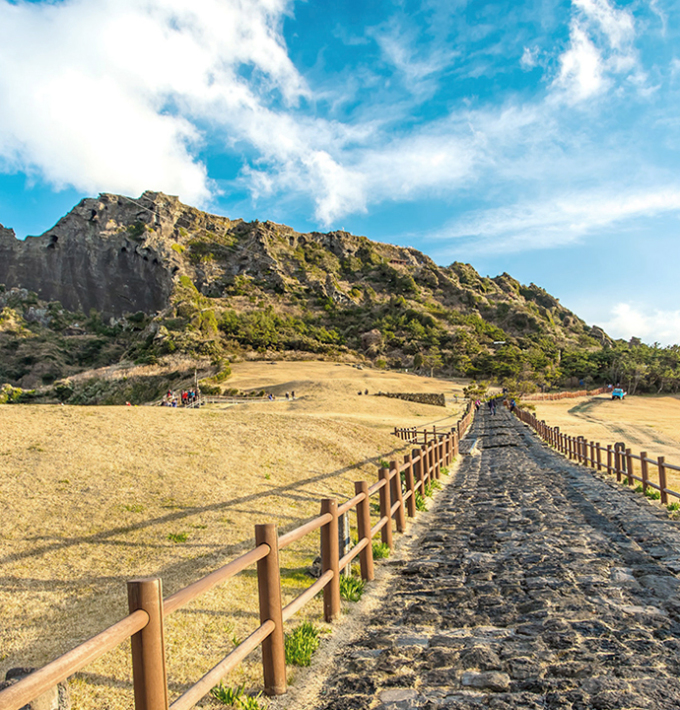 [서울=뉴스핌] 김지완 기자 = 성산일출봉. [제공=제주투브이알] 2020.06.26 Swiss2pac@newspim.com