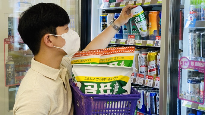 CU 곰표 팝콘, 나쵸, 밀맥주 모습. [사진=CU] 2020.07.01 nrd8120@newspim.com