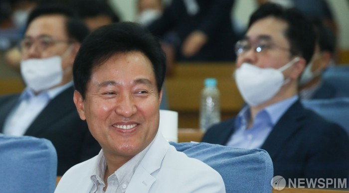 [서울=뉴스핌] 최상수 기자 = 오세훈 전 서울시장이 7일 오전 서울 여의도 국회의원회관에서 열린 대한민국 미래혁신포럼에서 미소를 짓고 있다. 2020.07.07 kilroy023@newspim.com