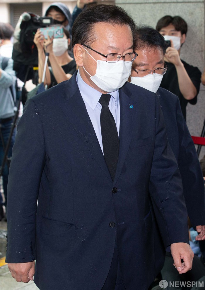 [서울=뉴스핌] 윤창빈 기자 = 김부겸 전 의원이 10일 오전 서울 종로구 서울대학교 장례식장에 차려진 고(故) 박원순 서울시장 빈소에 조문을 하기위해 들어서고 있다. 2020.07.10 pangbin@newspim.com