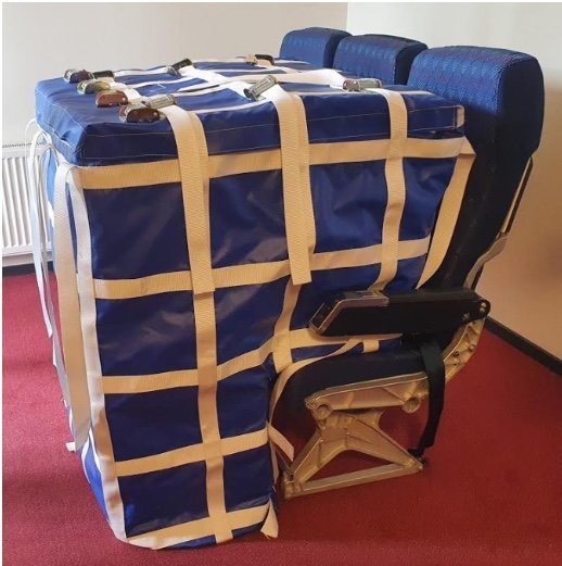 대한항공이 좌석에 장착한 카고시트백 [사진=대한항공]