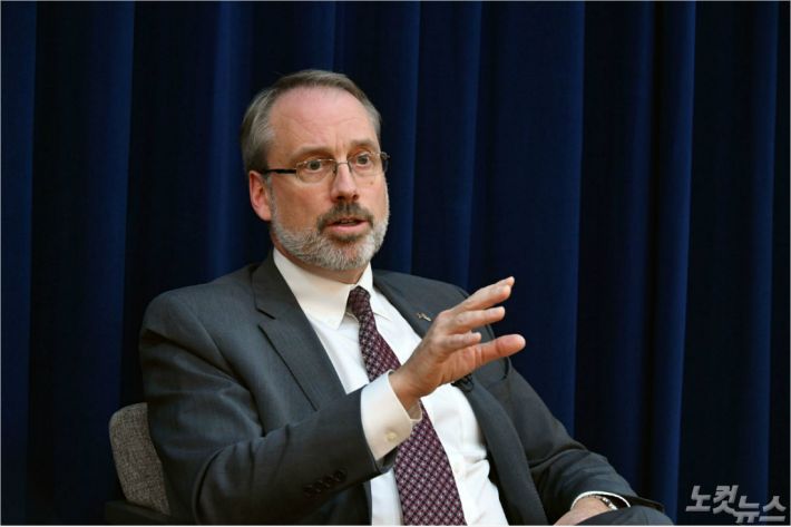 제임스 드하트 미국 국무부 방위비분담협상대표(정치군사국 선임보좌관)가 18일 오후 서울 용산구 미국대사관 공보원에서 내신 기자를 대상으로 기자회견을 하고 있다.(사진=사진공동취재단)