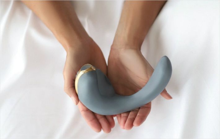 작년 CES 2019에서 혁신상을 수상했다 박탈당한 뒤 4개월 만에 다시 수상하는 우여곡절을 겪은 로라 디카를로의 여성용 바이브레이터 'Osé'. 로라 디카를로는 CES 2020에 신형 모델을 출시해 2년 연속 혁신상을 수상했다.