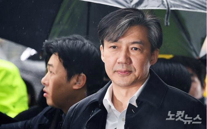 유재수 전 부산시 경제부시장에 대한 청와대 감찰을 무마했다는 의혹으로 검찰 수사를 받아 온 조국 전 법무부 장관이 지난달 26일 서울 송파구 서울동부지법에서 열린 구속 전 피의자 심문(영장실질심사)에 출석하고 있다. (사진=박종민 기자/자료사진)