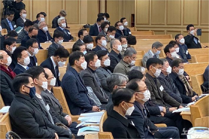 코로나 19 확산으로 교계 행사도 연이어 취소 되고 있다. 사진은 지난달 20일 한국기독실업인회 총회 모습. 참가자 대부분이 마스크를 착용하고 있다.