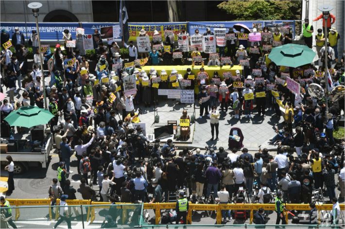 지난 27일 오후 서울 종로구 옛 일본대사관 앞에서 '1441차 정기 수요시위'가 열리고 있다. (사진=황진환 기자)