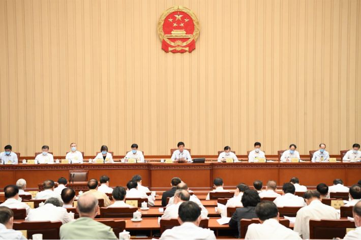 상무위 회의 주재하는 리잔수 상무위원장. (사진=연합뉴스/자료사진)