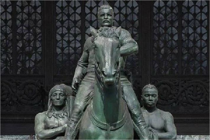 루즈벨트 대통령 아래 흑인이 보좌하는 듯한 모습을 보이고 있다. (사진=SNS 캡처)