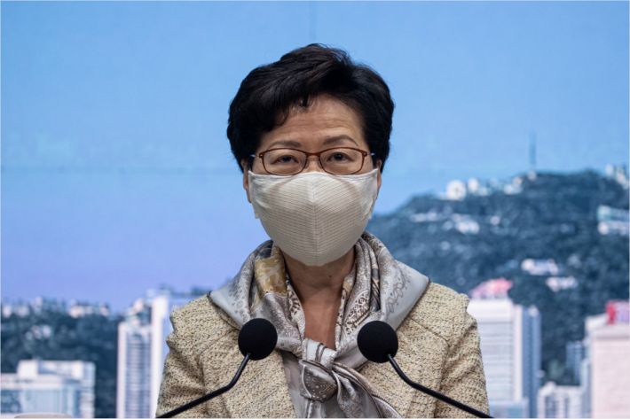 캐리 람 홍콩 행정장관이 30일 정부청사에서 기자회견을 하고 있다. 람 장관은 '홍콩 국가보안법'(홍콩보안법) 관련 질문에 대해 자신이 답하는 게 부적절하다며 답변을 거부했다.(사진=연합뉴스)