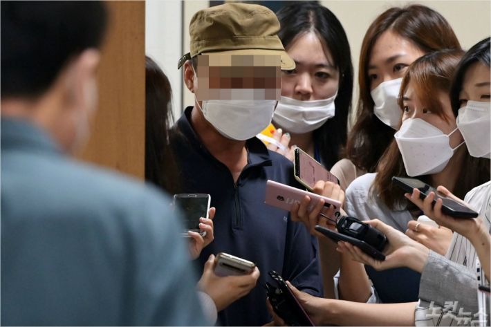 아동 성 착취 영상 유포 사이트인 '웰컴투비디오'를 운영한 혐의를 갖고 있는 손정우 씨의 아버지 손 모 씨. (사진=이한형 기자)