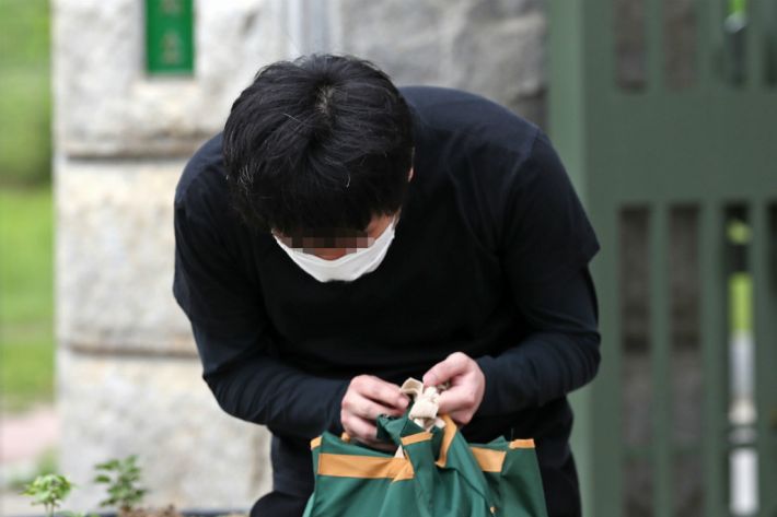 고개 숙이는 손정우. (사진=연합뉴스)