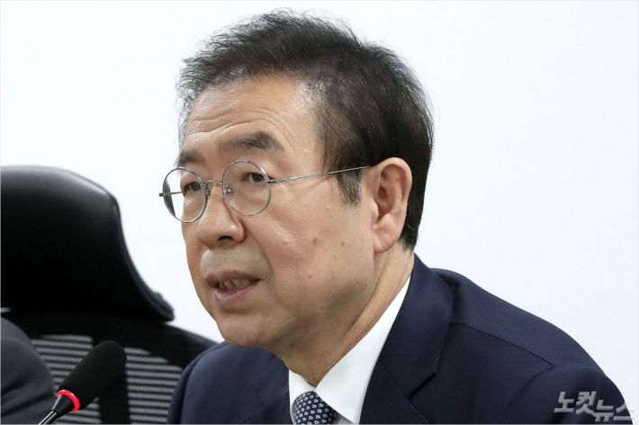 박원순 서울시장이 17일 오전 국회 의원회관에서 열린 불평등 해소를 위한 부동산 정책 개선방안 토론회에서 발언하고 있다. 윤창원기자