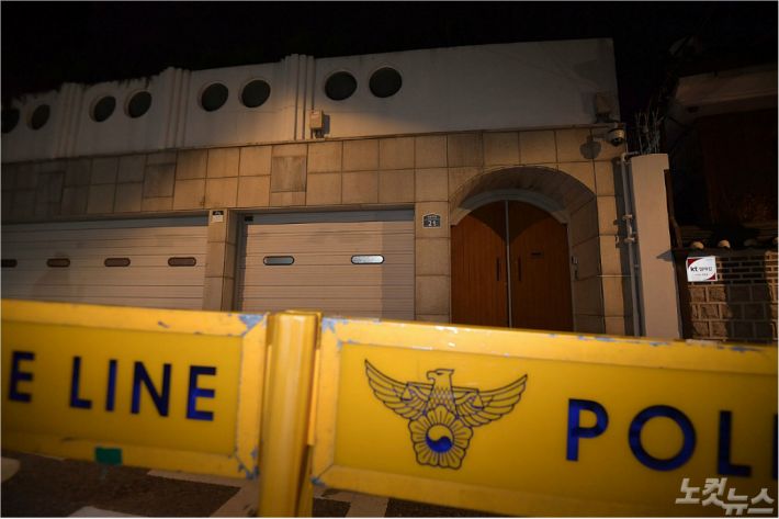 박원순 서울시장이 연락두절된 9일 서울 종로구 가회동 서울시장 공관에 폴리스라인이 설치돼 있다.(사진=박종민 기자)