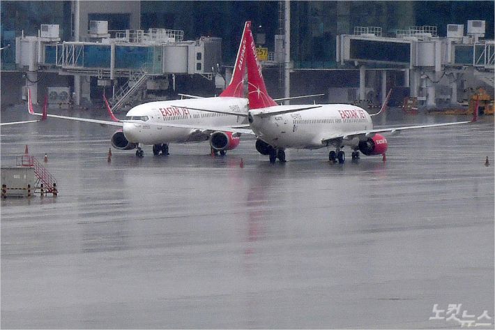 제주항공이 이스타항공 인수를 포기한 23일 인천국제공항 계류장에 이스타항공 여객기가 주기돼 있다. (사진=박종민 기자)