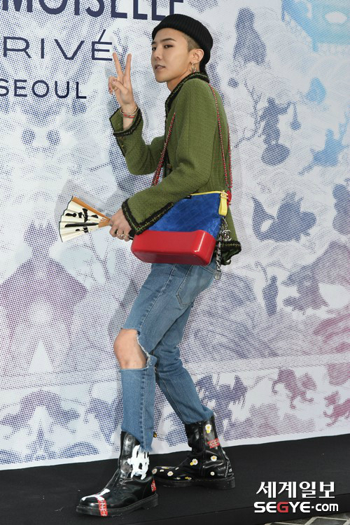 그룹 빅뱅 지드래곤이 지난 2017년 6월 21일 오후 서울 용산구 디 뮤지엄에서 열린 샤넬 포토행사에 참석해 포즈를 취했다.