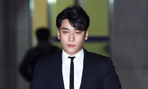 빅뱅의 멤버 승리는 본인과 소속사의 ‘사실무근’이라는 강력한 부인에도 불구하고 성 접대와 마약 투약 의혹 등이 불거져 경찰에 재소환될 가능성도 배제할 수 없다.