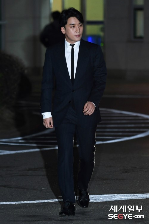 지난달 27일 서울지방경찰청에 출석해 조사를 받은 승리(본명 이승현). 한윤종 기자