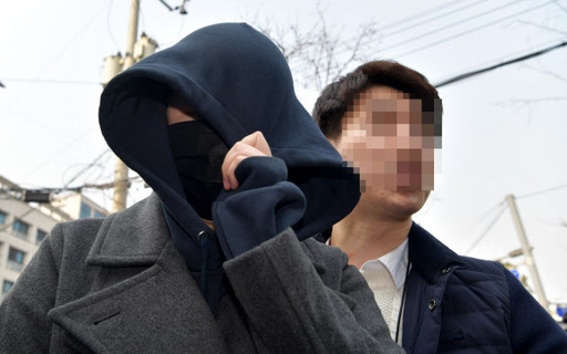 ''버닝썬 마약공급 의혹''을 받고있는 중국인 ''애나''가 19일 서울 동대문구 서울지방경찰청 광역수사대 마약수사계 조사실로 향하고 있다. 연합뉴스