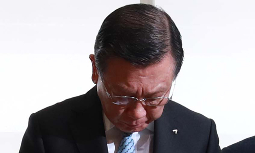 지난 2018년 7월 4일 아시아나항공 기내식 대란 기자회견에서 사과하는 박 회장 모습.