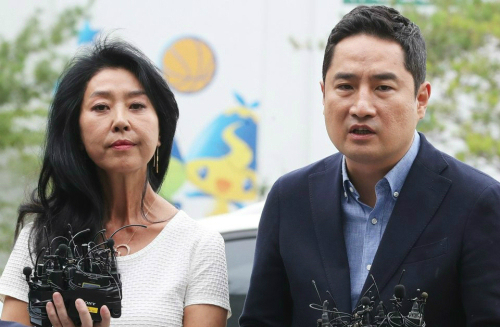 김부선(사진 왼쪽)과 강용석 변호사. 뉴시스