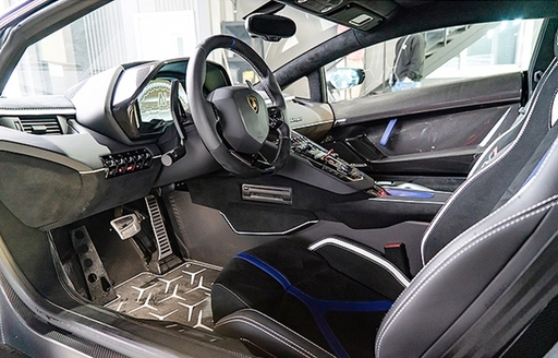 16일 중고차 쇼핑몰 보배드림에 매물로 등록된 슈퍼카 람보르기니 아벤타도르 SVJ 모델 내부모습. 보배드림 제공