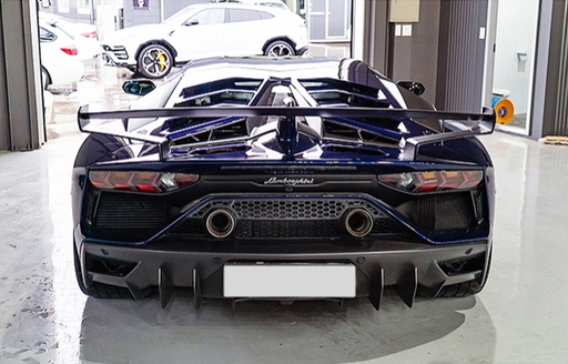 16일 중고차 쇼핑몰 보배드림에 매물로 등록된 슈퍼카 람보르기니 아벤타도르 SVJ 모델 후면부. 보배드림 제공