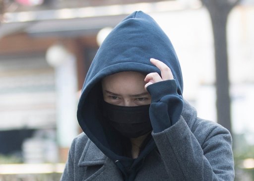 지난 19일 오후 서울 동대문구 서울경찰청 광역수사대 마약수사계에 조사를 받기 위해 출석하고 있는 '애나'. 뉴시스