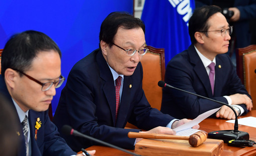 더불어민주당 이해찬 대표가 29일 국회에서 열린 최고위원회의에서 발언하고 있다. 이재문기자