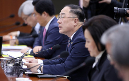 홍남기 경제부총리 겸 기획재정부 장관이 8일 오전 서울 세종로 정부서울청사에서 열린 ''경제활력 대책회의''에서 발언하고 있다. 연합뉴스