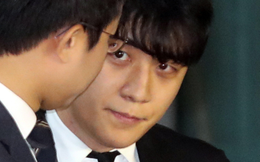 구속영장이 기각된 승리(이승현)가 14일 오후 서울 중랑구 중랑경찰서를 나서고 있다.