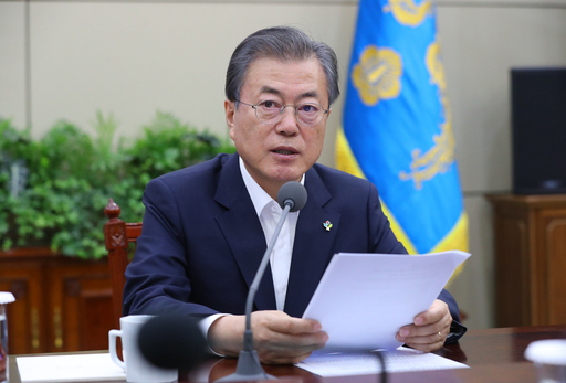 문재인 대통령이 3일 청와대 여민관에서 열린 수석·보좌관회의에서 모두발언하고 있다.