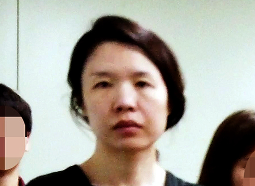 전 남편을 살해하고 시신을 유기한 혐의로 구속된 고유정(36)이 제주 동부경찰서 유치장에서 나와 진술 녹화실로 이동하고 있다. 제주=연합뉴스