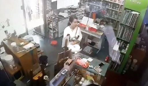 전 남편을 살해한 혐의로 구속된 고유정(36)이 지난달 29일 오후 3시30분쯤 인천의 한 가게에 들른 모습이 찍힌 폐쇄회로(CC)TV화면. 제주동부경찰서 제공