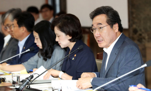 28일 오전 서울 종로구 정부서울청사에서 열린 미세먼지특별대책위원회에서 공동위원장인 이낙연 국무총리가 모두발언을 하고 있다. 뉴시스