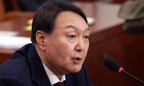 8일 오전 서울 여의도 국회에서 열린 검찰총장후보자(후보자 윤석열) 인사청문회에서 윤석열 후보자가 의원 질의에 답변하고 있다. 뉴시스