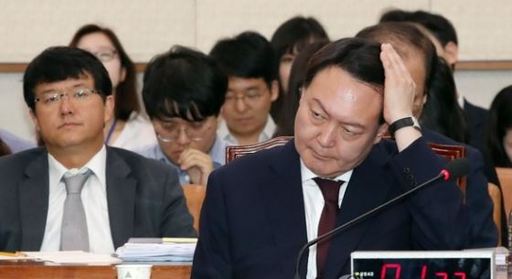 윤석열 검찰총장 후보자가 지난 8일 국회 법제사법위원회에서 열린 인사청문회 시작에 참석하고 있다. 연합뉴스