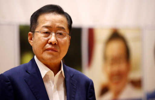 자유한국당 홍준표 전 대표가 10일 국회 의원회관에서 열린 대학생 리더십 아카데미에 참석해 있다. 연합뉴스