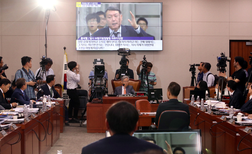 자유한국당과 바른미래당이 10일 윤석열 검찰총장 후보자에 대한 인사청문 보고서 채택을 거부한 가운데 문재인 대통령은 국회에 윤 후보자 인사청문 경과보고서 재송부를 요청했다. 사진은 지난 8일 윤 후보자 인사청문회 장면. 연합뉴스